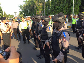 Polri Dibantu TNI dan Anggota Pramauka Dalam Pengamanan 